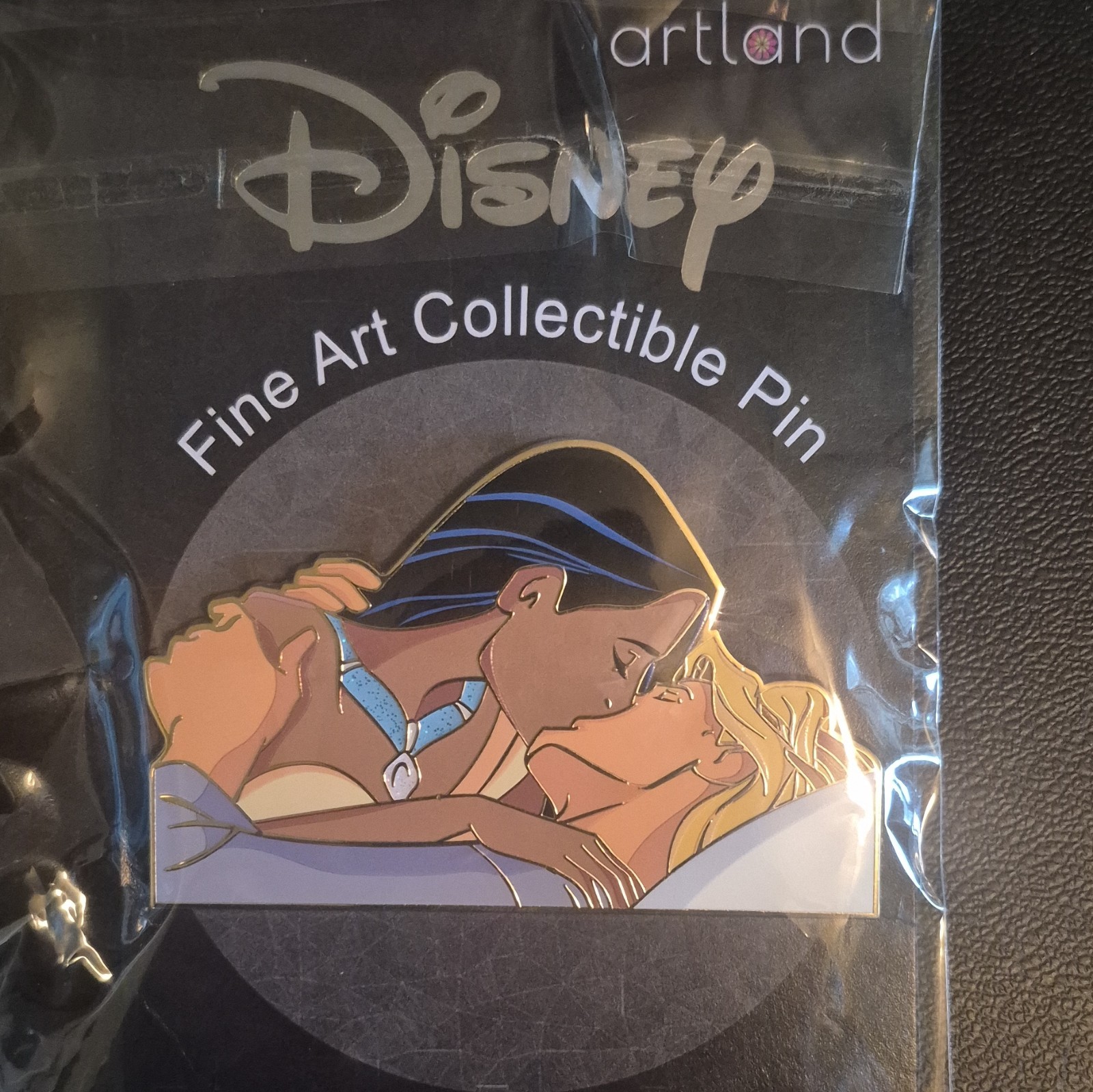 Disney Artland Pocahontas Kiss AP LE 200 Pin Disney Artland Pocahontas Kiss AP LE 200 Pin