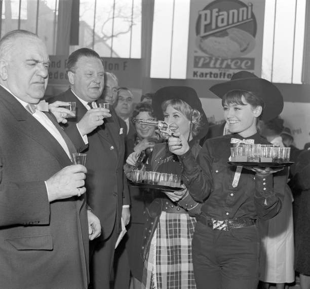 Hamburg's second mayor Edgar Engelhard explained at opening of Int- Old Photo