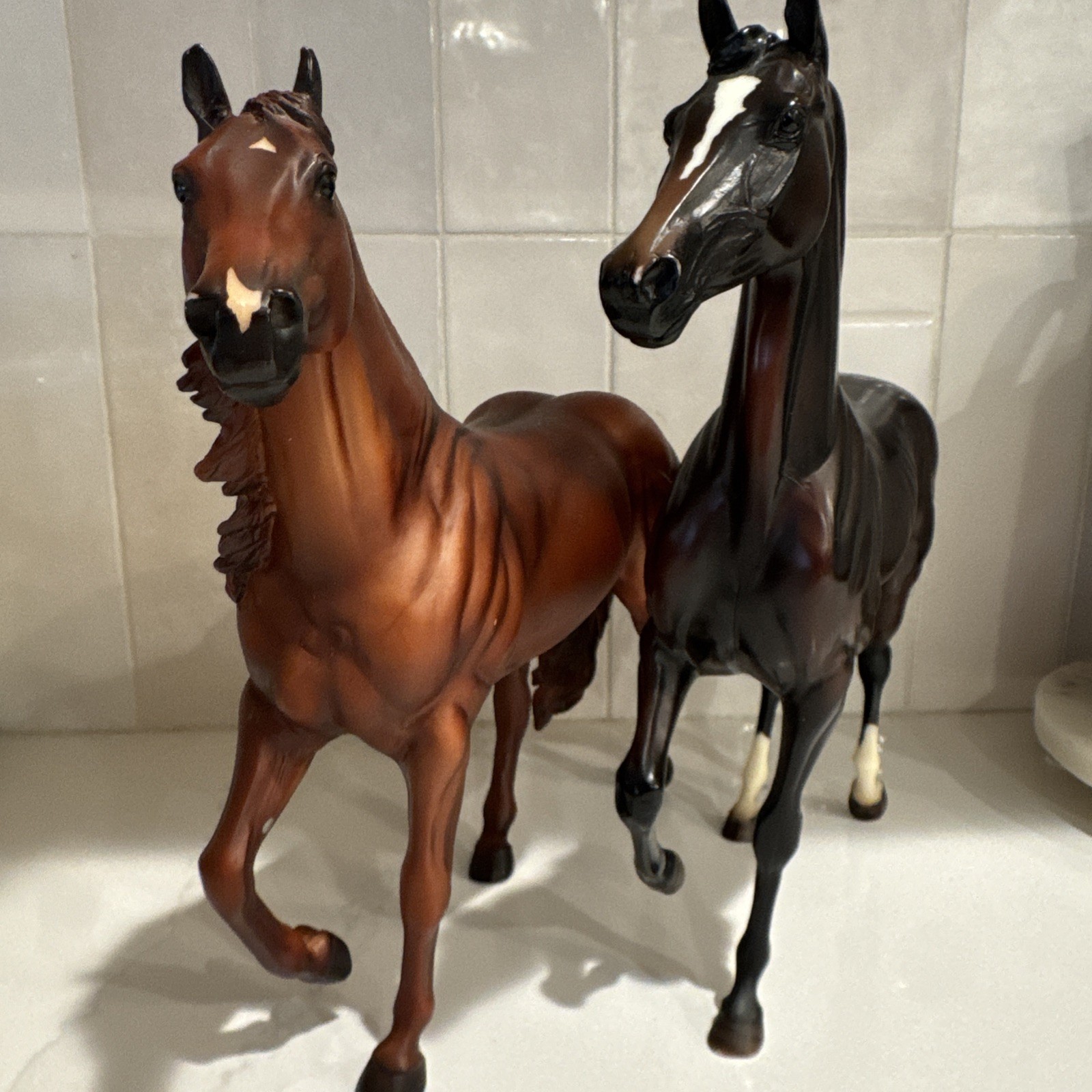 Breyer Traditional Model Horse TOPSAILS RIEN MAKER #1492 & Zenyatta Model #1478 Breyer Traditional Model Horse TOPSAILS RIEN MAKER #1492 & Zenyatta Model #1478