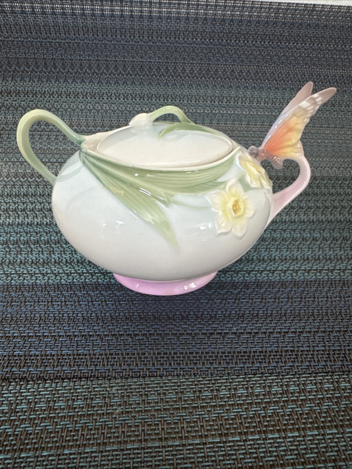 Franz Fine Porcelain Collection Butterfly Sugar Jar Design Sculptured XP1877 Franz Fine Porcelain Collection Butterfly Sugar Jar Design Sculptured XP1877