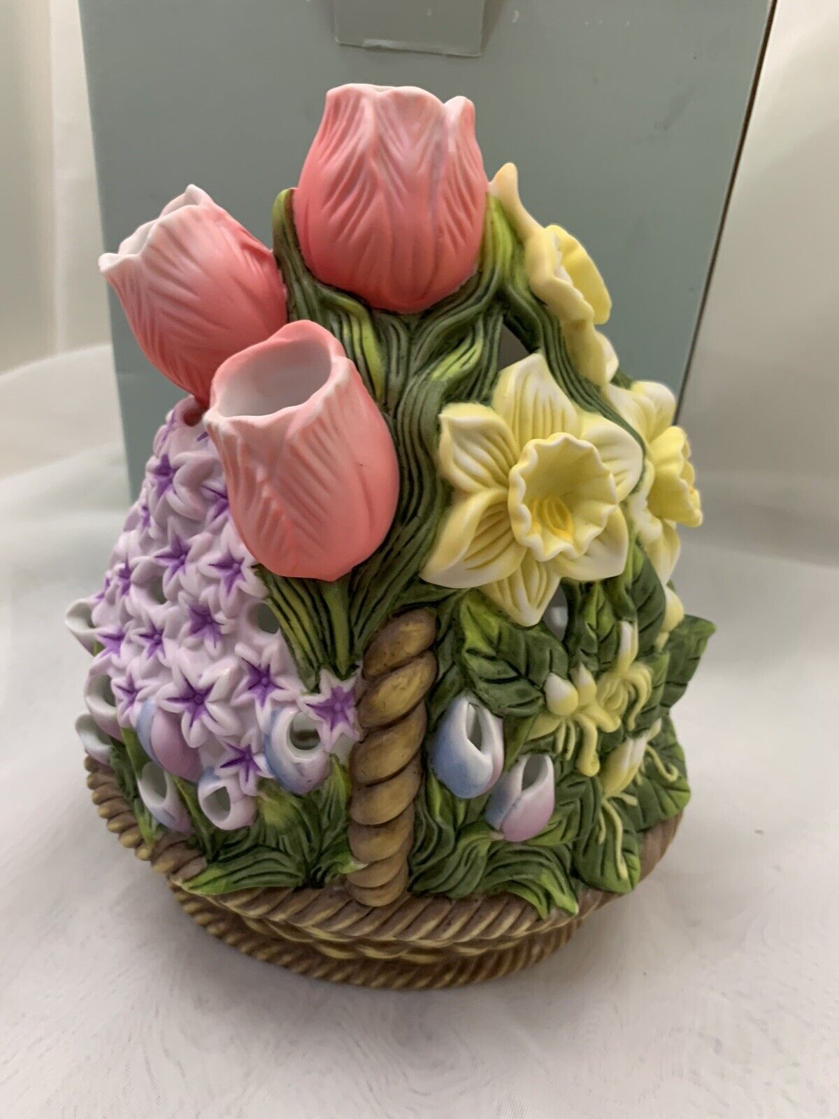 New Box Partylite Spring Easter Floral Basket Tea Light Tulip Daffodil Hyacinth