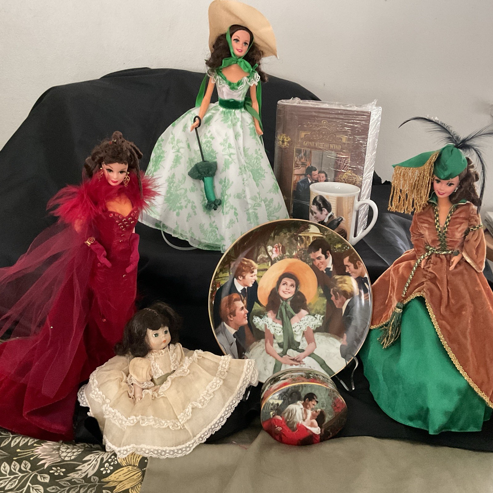 Hamilton Gone With The Wind Collector Cards 18 Set with COAs Wood Display