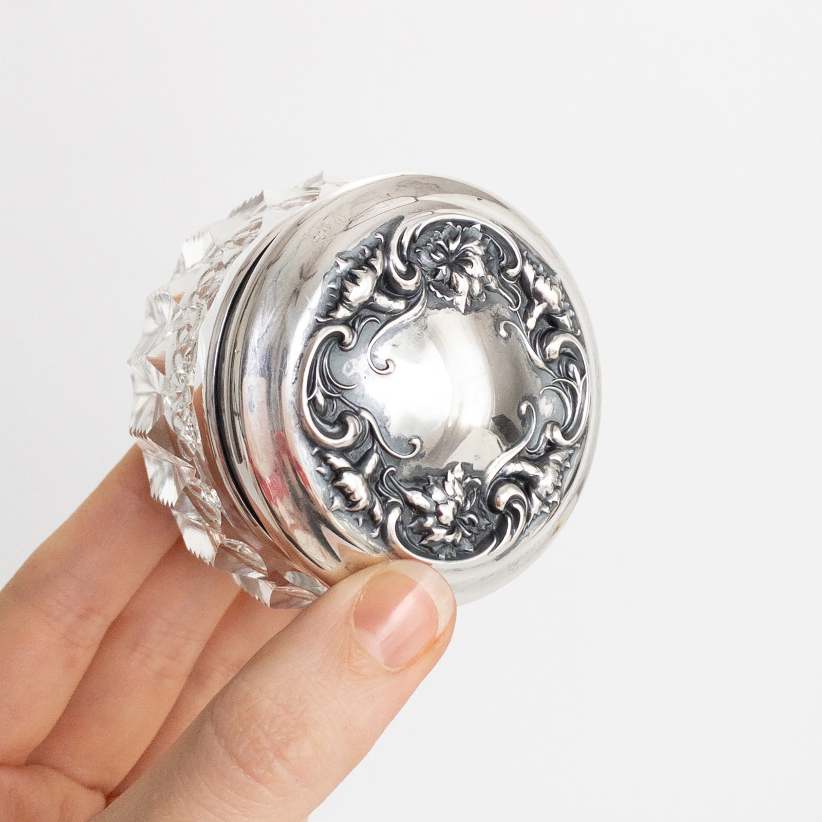 Antique Roger Wallace Sterling Vanity Jar Art Nouveau Repousse Carnations Floral Antique Roger Wallace Sterling Vanity Jar Art Nouveau Repousse Carnations Floral