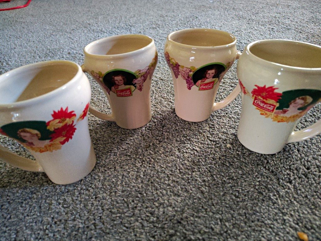 Vintage Ladies of Coca-Cola Mugs Multicolor (4) Vintage Ladies of Coca-Cola Mugs Multicolor (4)