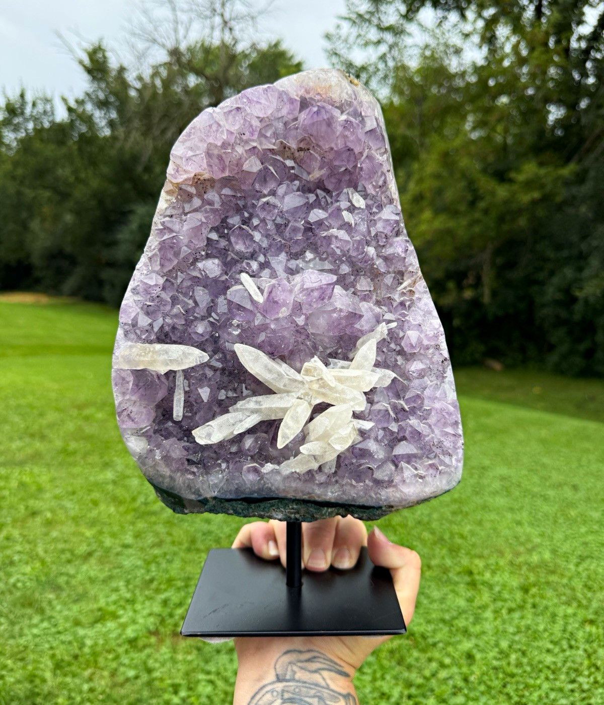 Stunning amethyst on stand with sugary dog tooth calcite