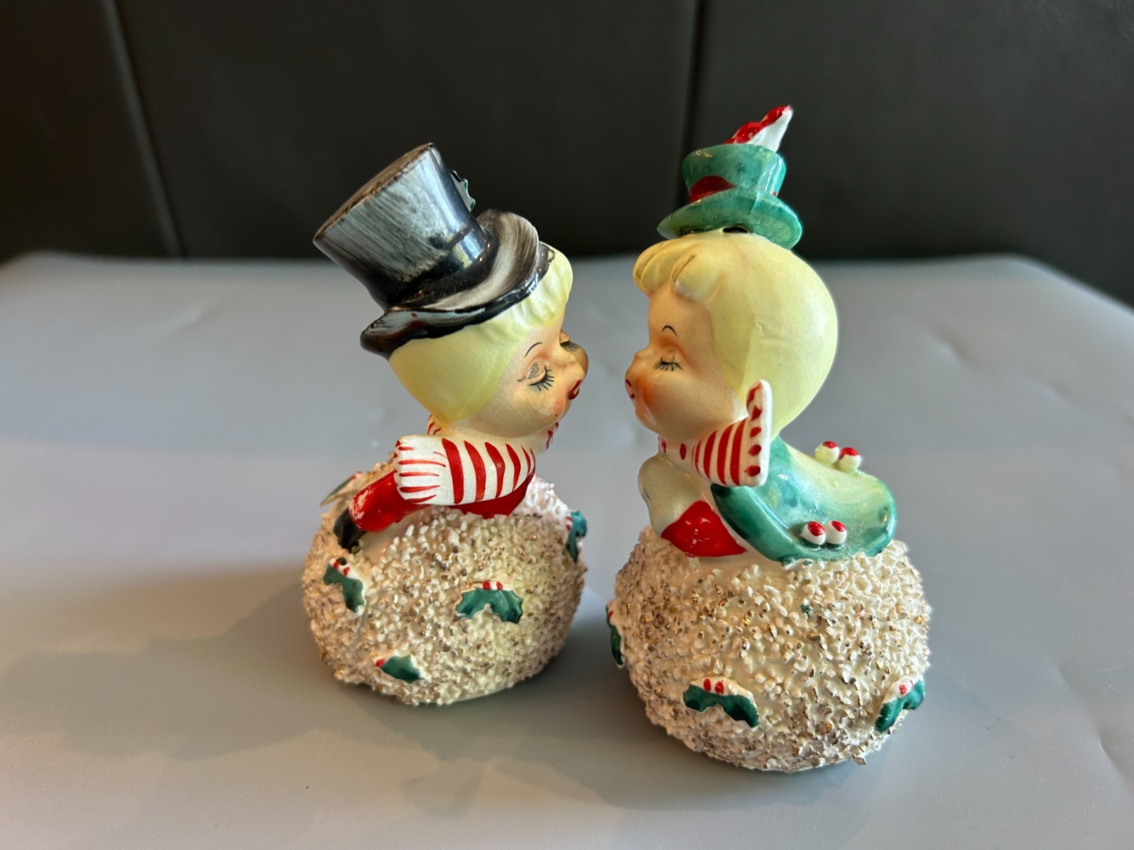 Vintage Geo Z Lefton Christmas Spaghetti Snowball Kissing Couple Bells Japan Vintage Geo Z Lefton Christmas Spaghetti Snowball Kissing Couple Bells Japan
