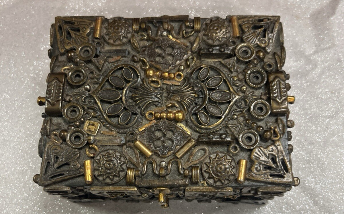 UNIQUE VINTAGE TRINKET BOX A LITTLE OF ALL 4.5 X 3.5 (1505)