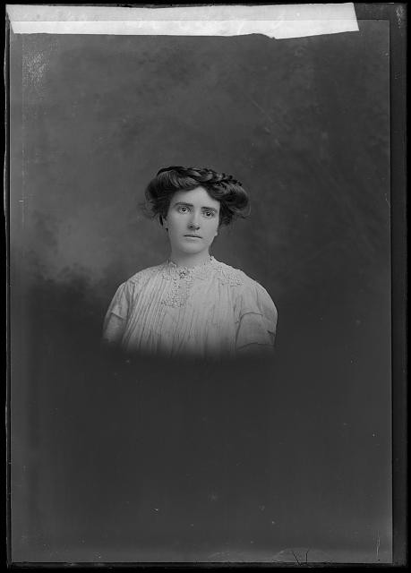 Photo:Eva Casey Portrait c1905 1909