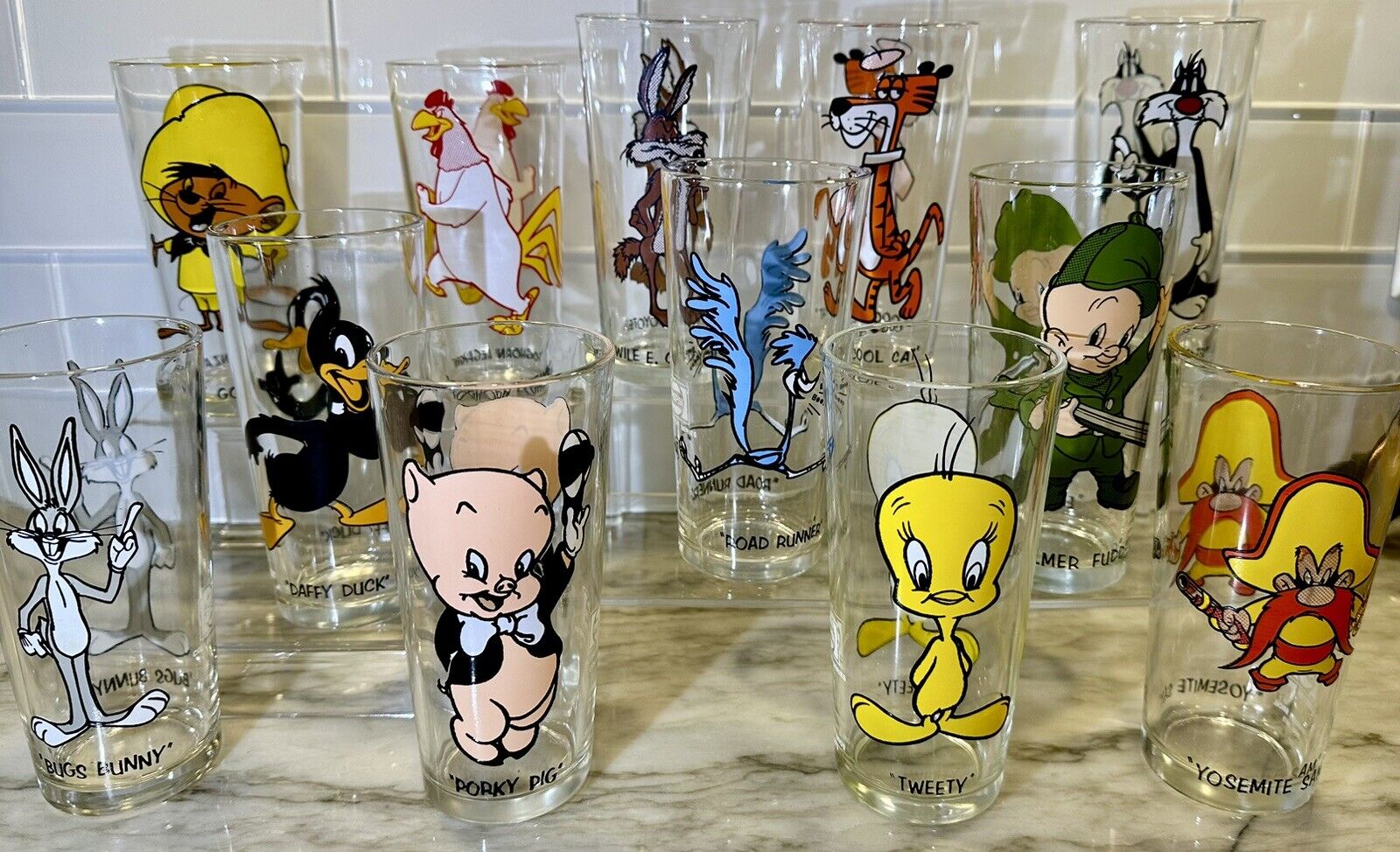 12 Vintage Looney Tunes Pepsi 1973 Collector Glasses BLACK LETTERING EDITION