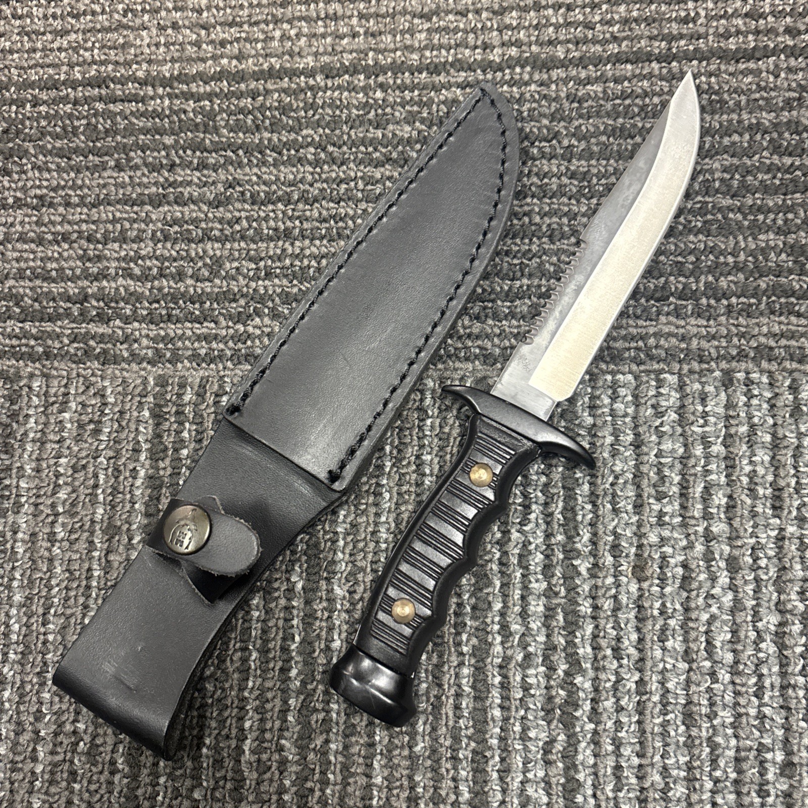 Muela 7121 Fixed Blade Bowie Knife, 4.7” (120mm) Blade w/ Black Leather Sheath Muela 7121 Fixed Blade Bowie Knife, 4.7” (120mm) Blade w/ Black Leather Sheath