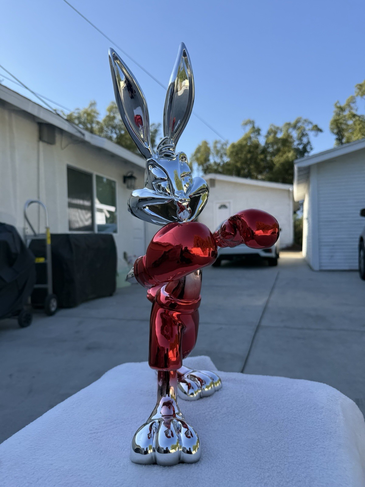 Boxing Bugs Bunny 60cm- 23.8” Chrome Figure Boxing Bugs Bunny 60cm- 23.8” Chrome Figure