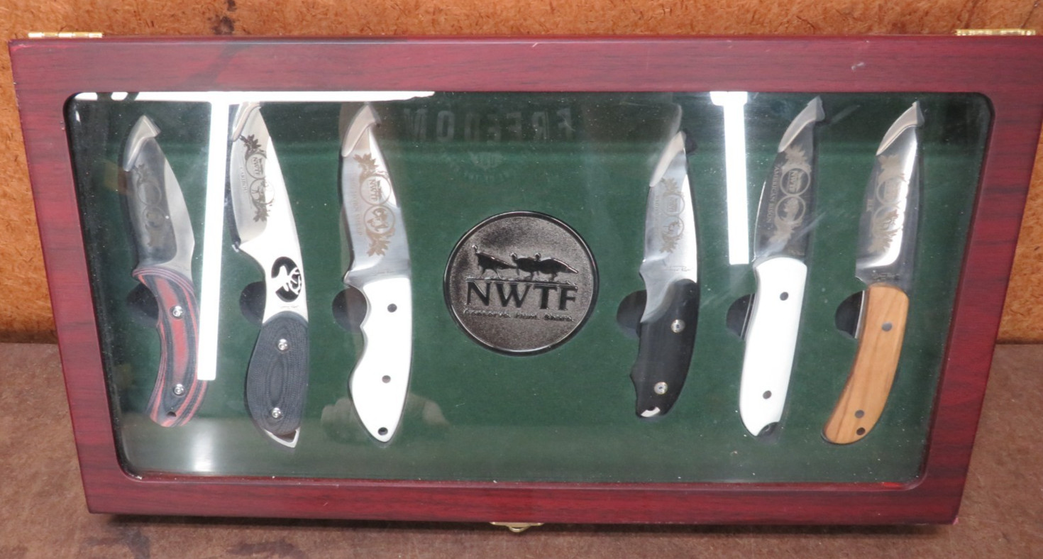 NWTF Elk Bisen Deer Big Horn Sheep Fixed Blade Knife Set In Wood Glass Case