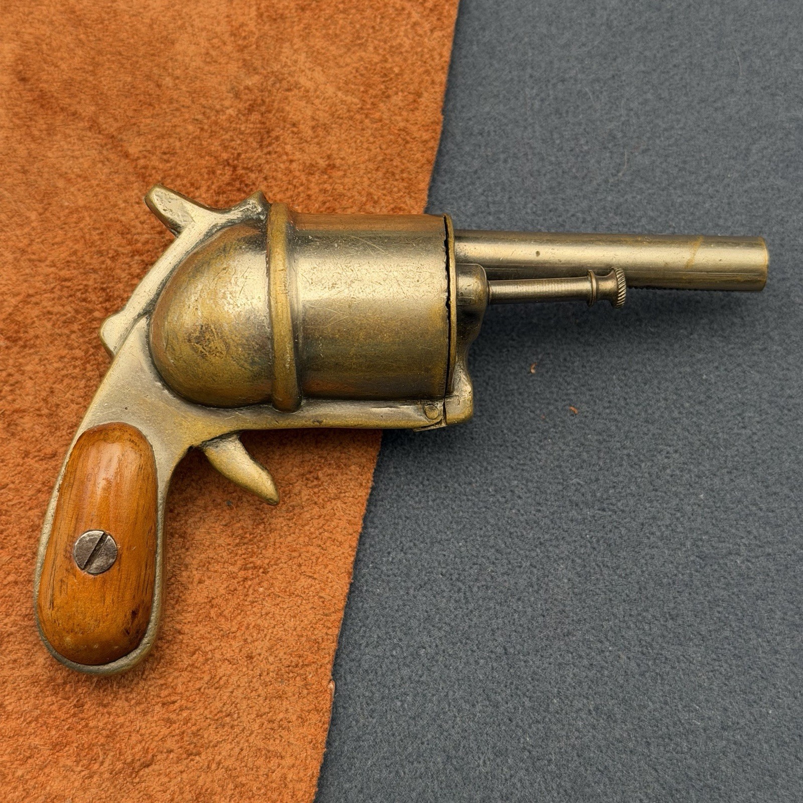 ANTIQUE C1880 REVOLVER GUN FORM MATCH SAFE VESTA BRASS METAL WOOD GRIP NOVELTY