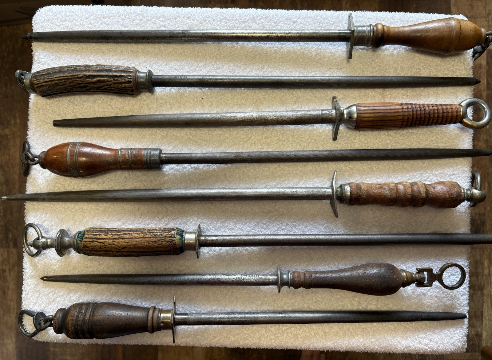 BIG LOT OF 8 VINTAGE ANTIQUE HONING STEELS. VARIOUS MAKERS. LOOK BIG LOT OF 8 VINTAGE ANTIQUE HONING STEELS. VARIOUS MAKERS. LOOK