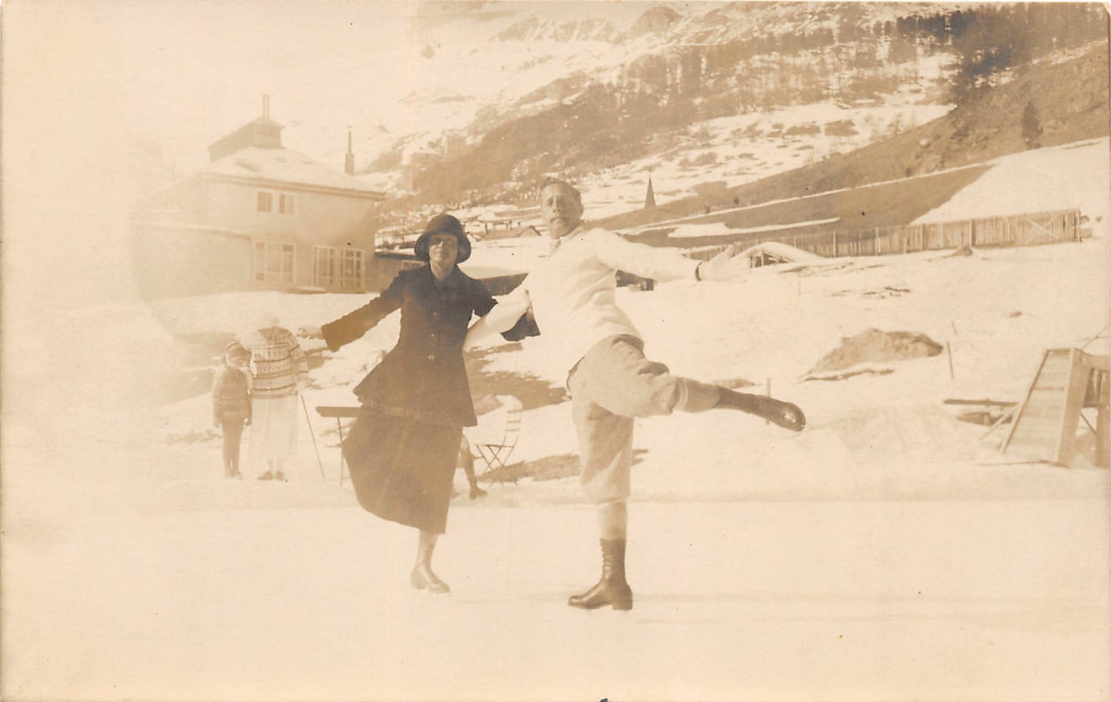 H42/ Interesting RPPC Postcard c1910 Figure Skating Couple Outdoor Pond 12