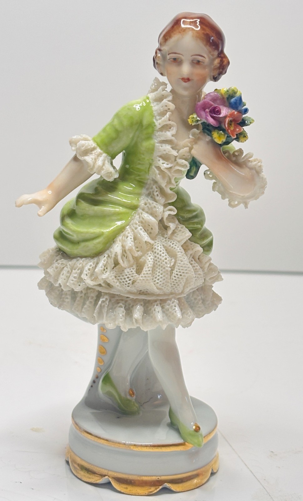 MINT Vintage Sitzendorf Germany Dresden Lace Porcelain Figurine - #8447 MINT Vintage Sitzendorf Germany Dresden Lace Porcelain Figurine - #8447