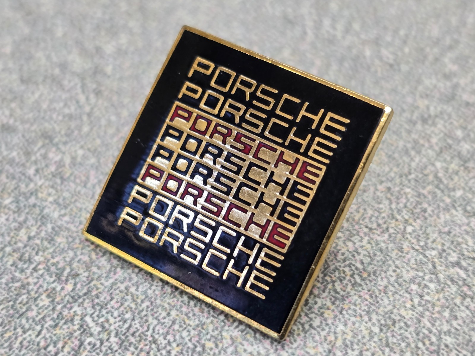 VERY NICE USED VINTAGE PORSCHE FONT CREST HAT PIN TIE TAC LAPEL PIN 21X21mm VERY NICE USED VINTAGE PORSCHE FONT CREST HAT PIN TIE TAC LAPEL PIN 21X21mm