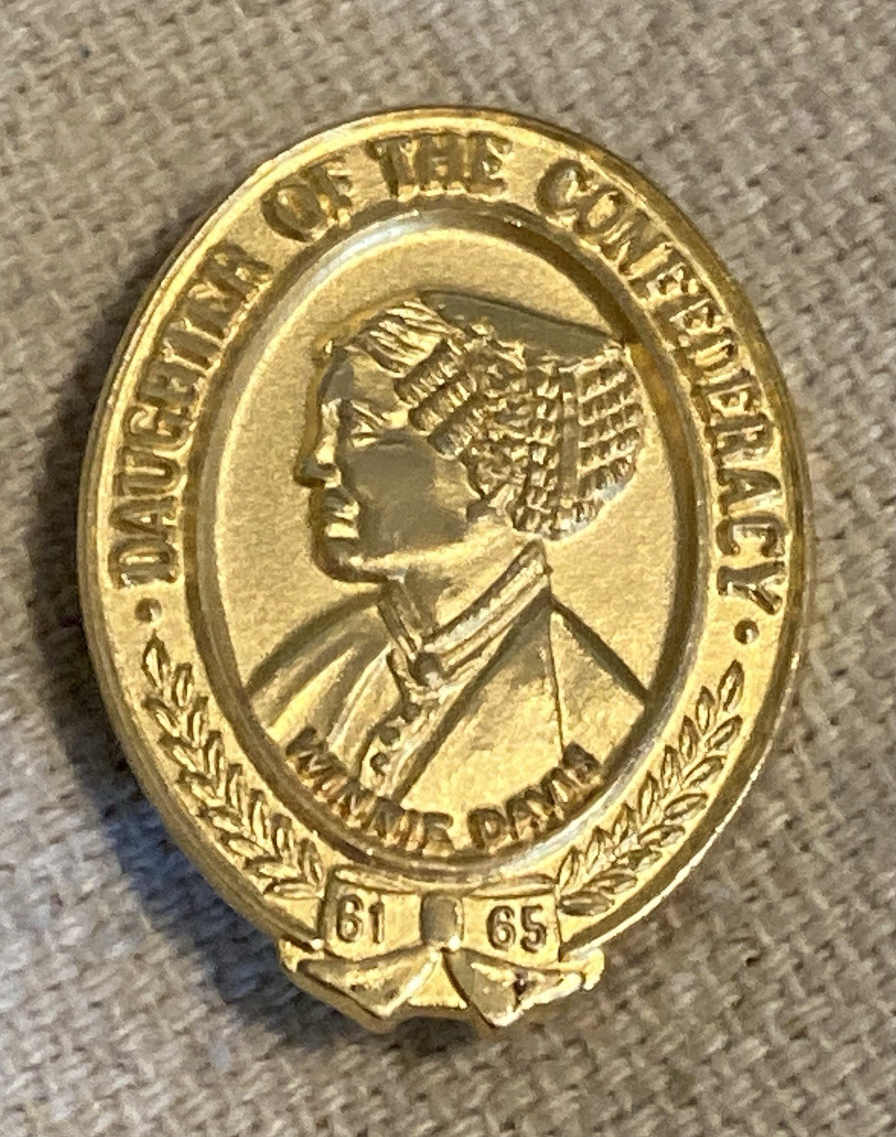 UDC United Daughters of the Confederacy Winnie Davis Pin Insignia