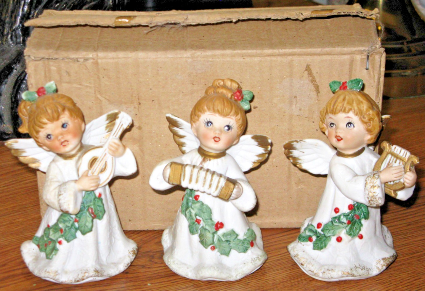 3 VINTAGE HOMCO CHRISTMAS PORCELAIN ANGEL FIGURINES w MUSICAL INSTRUMENTS IN BOX
