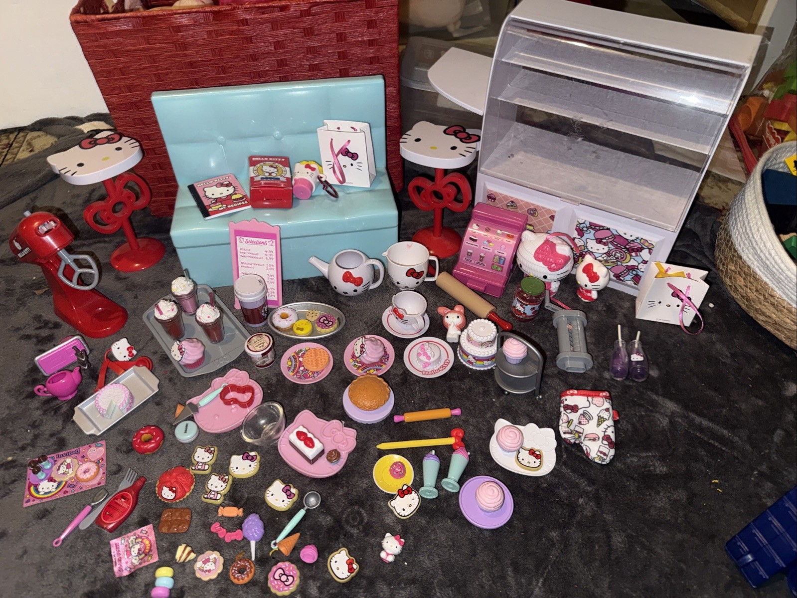 Sanrio Hello Kitty My Life Bakery Playset 42+ Piece Food Table Coffee Miniverse
