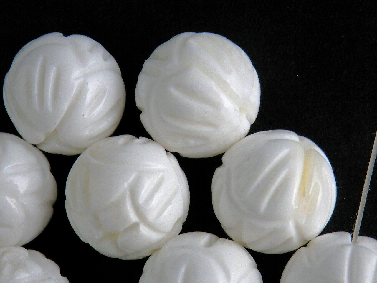 30 Pcs Pure Tibetan Natural Shell Hand Carved *Lotus* 15mm Round Beads