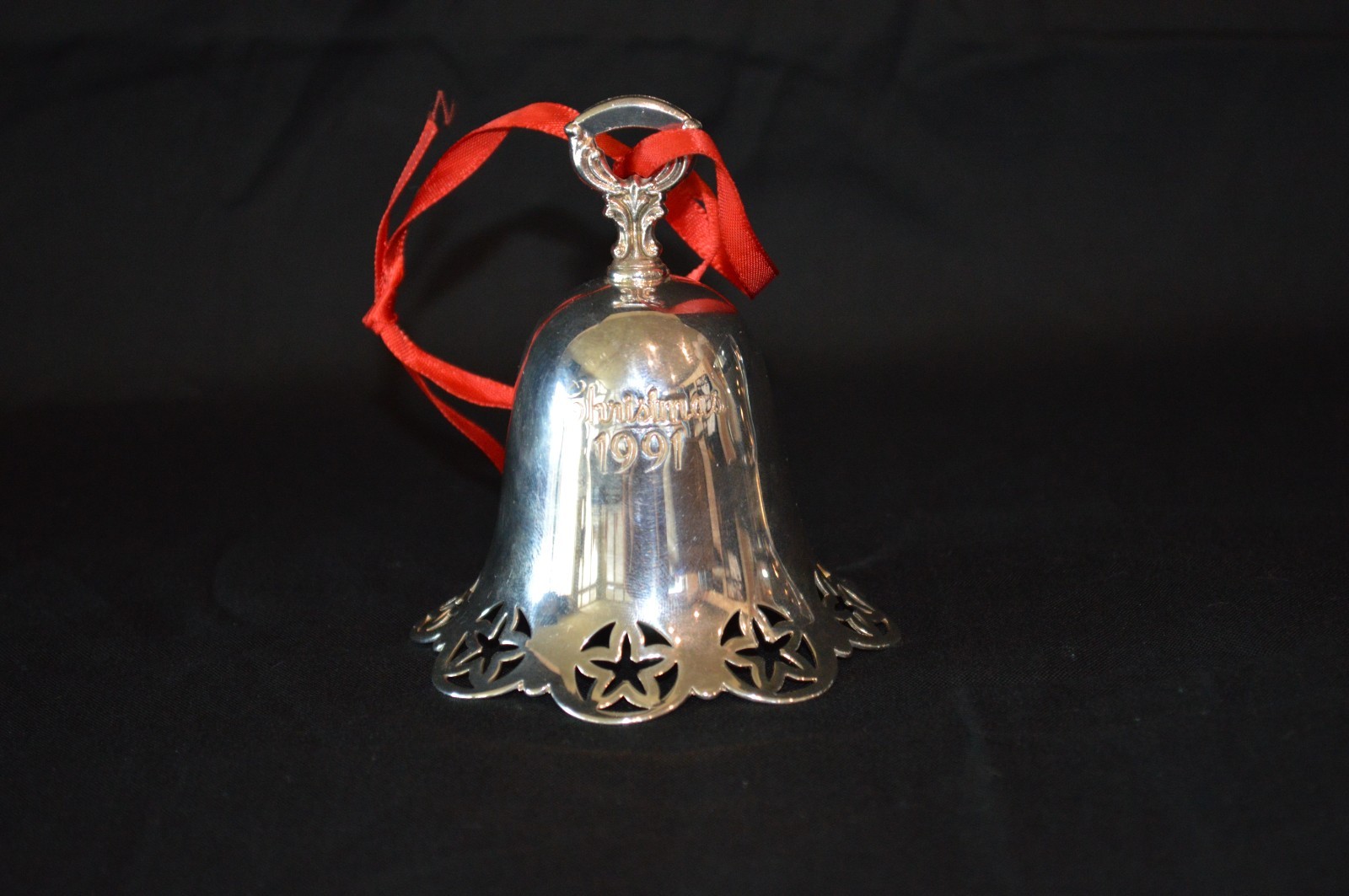 Towle Silversmiths Christmas 1991 Silverplate Bell Ornament Star Cutout Red Ribb Towle Silversmiths Christmas 1991 Silverplate Bell Ornament Star Cutout Red Ribb