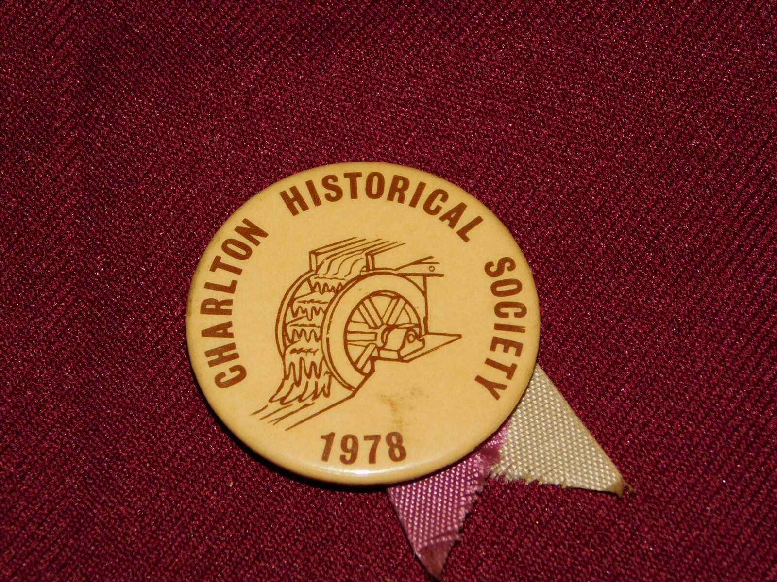 VINTAGE PIN BACK BUTTON 1978 CHARLTON HISTORICAL SOCIETY