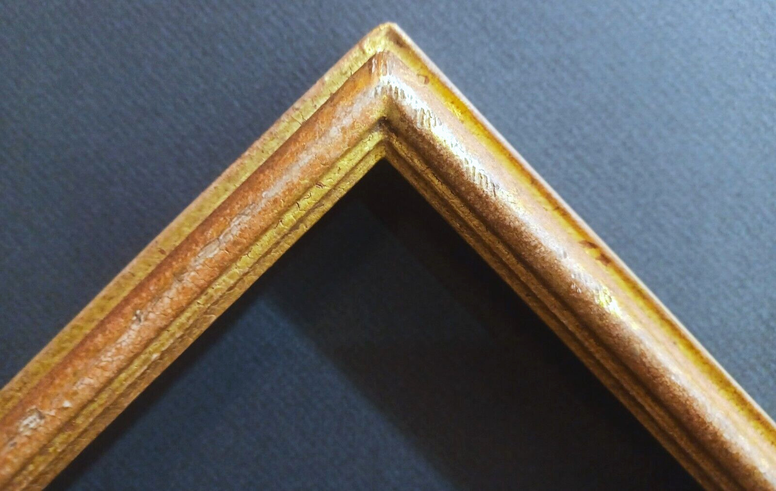 VINTAGE 22K GOLD LEAF CLOSED CORNER ROUNDED PICTURE FRAME 10 1/4 X 13 3/4 VINTAGE 22K GOLD LEAF CLOSED CORNER ROUNDED PICTURE FRAME 10 1/4 X 13 3/4