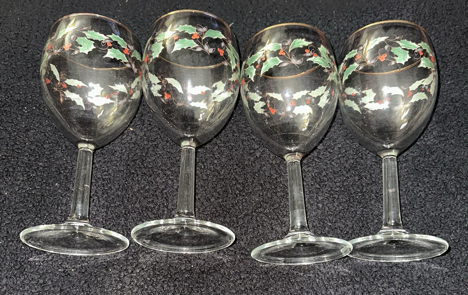 VTG Set (4) Christmas Themed Wine Glasses - Holly & Berry Motifs W/ Gold Rims VTG Set (4) Christmas Themed Wine Glasses - Holly & Berry Motifs W/ Gold Rims