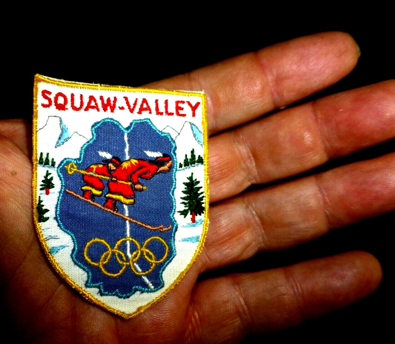 VINTAGE LOVELY WOVEN PATCH SQUAW VALLEY CALIFORNIA  SKIING OLYMPICS c.1960