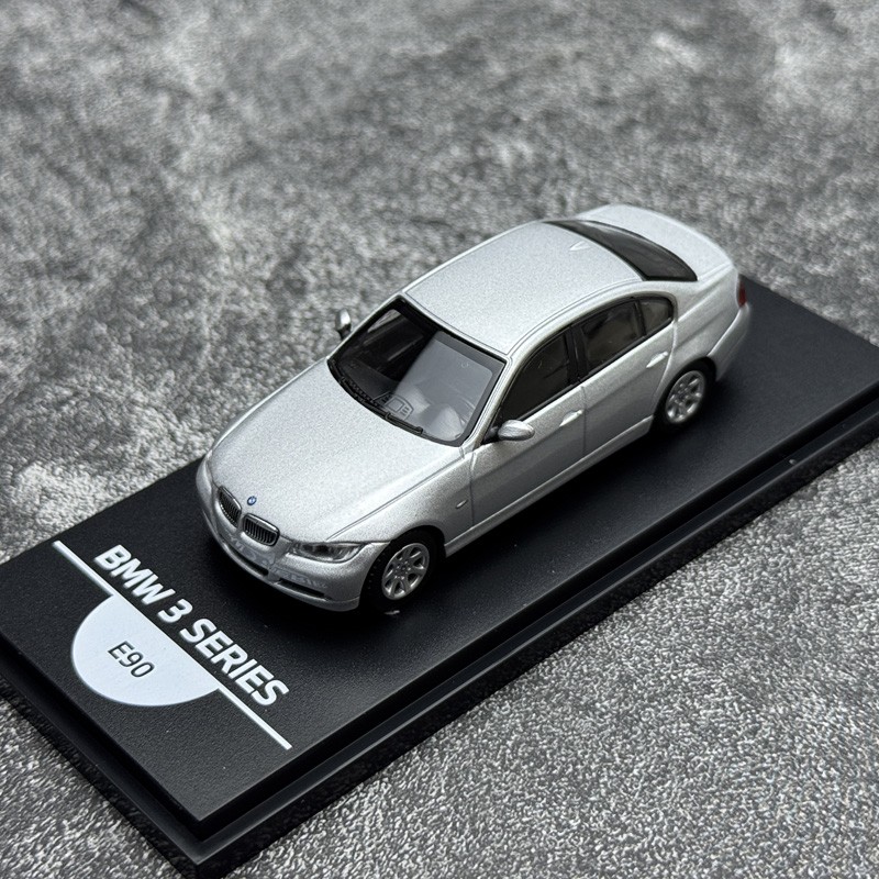1:64 Scale E90 3-Series Silver Alloy Diecast Model - Sedan Car Collection 1:64 Scale E90 3-Series Silver Alloy Diecast Model - Sedan Car Collection