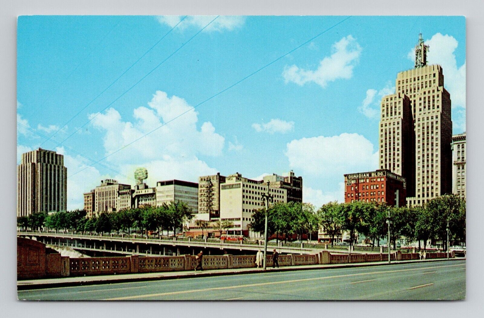 Postcard Skyline of St Paul Minnesota, Vintage Chrome M9