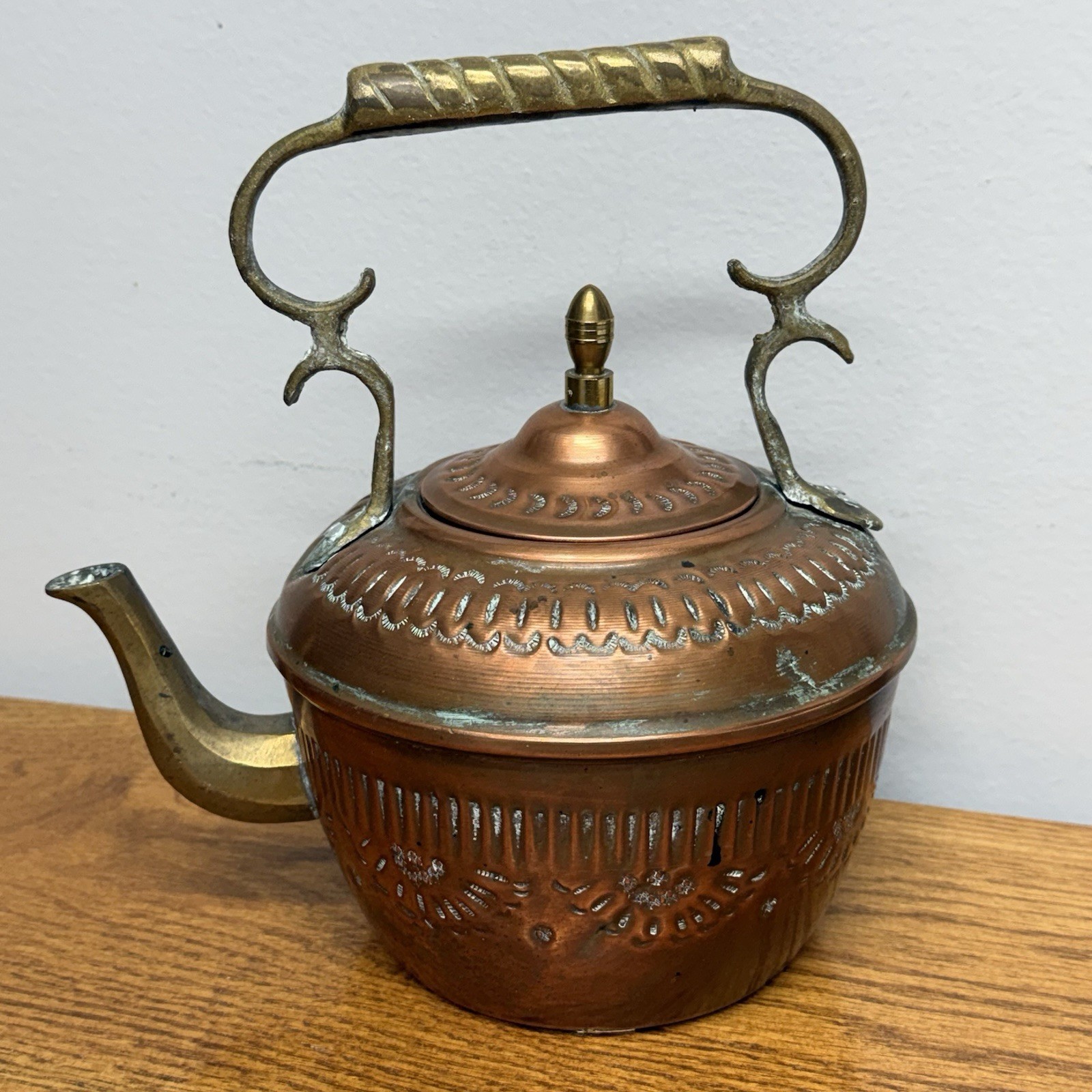 Vtg Hand-Hammered Copper Tea Kettle Brass Handle Spout Finial Made in Israel
