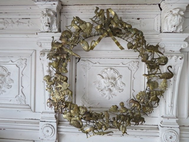OMG RARE Old Vintage Round DRESDEN HOLIDAY WREATH Brass Metal LARGE FULL