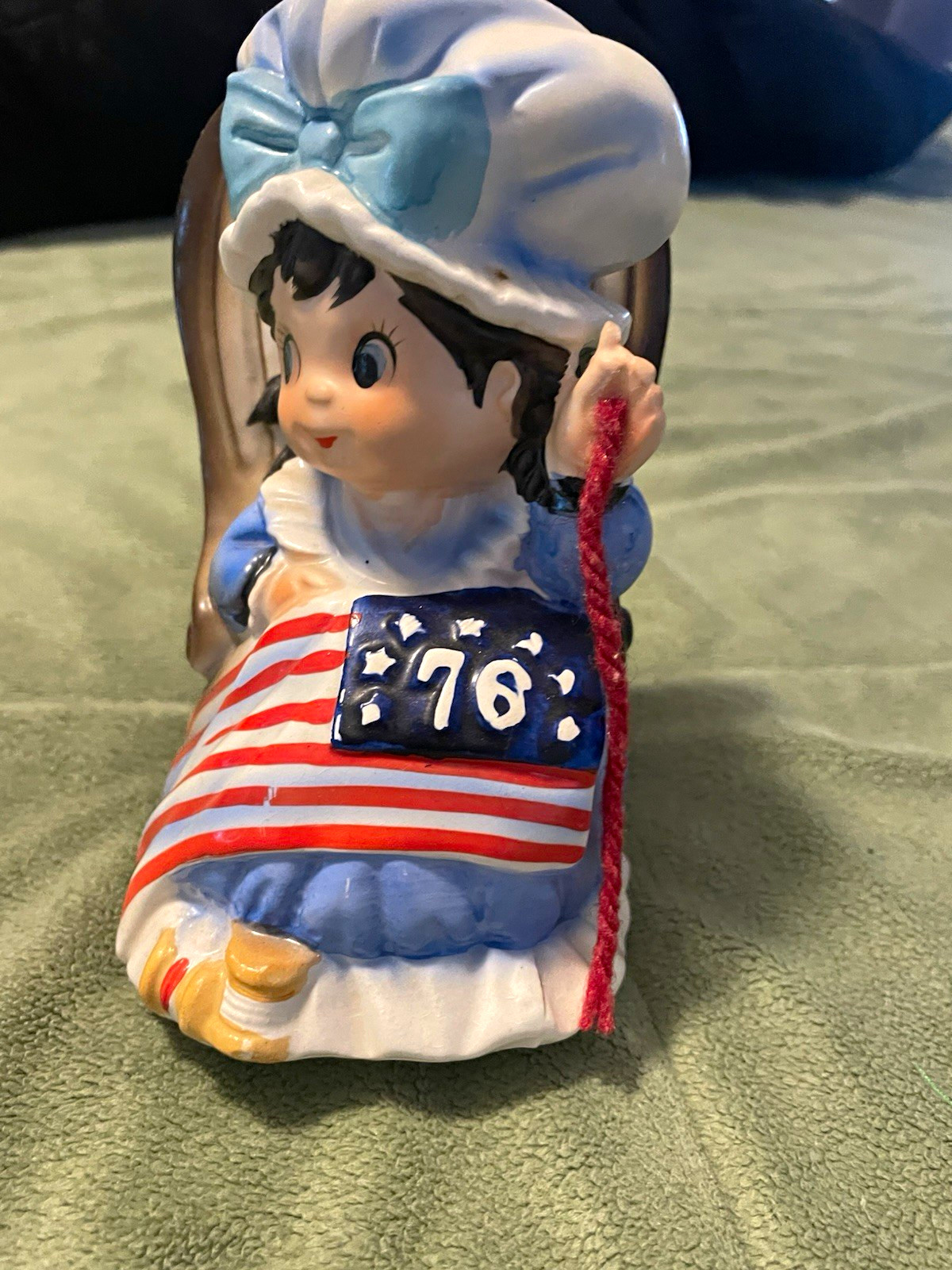 Vintage 1970s Patriotic Musical Ceramic Girl Figurine American Flag '76. Vintage 1970s Patriotic Musical Ceramic Girl Figurine American Flag '76.