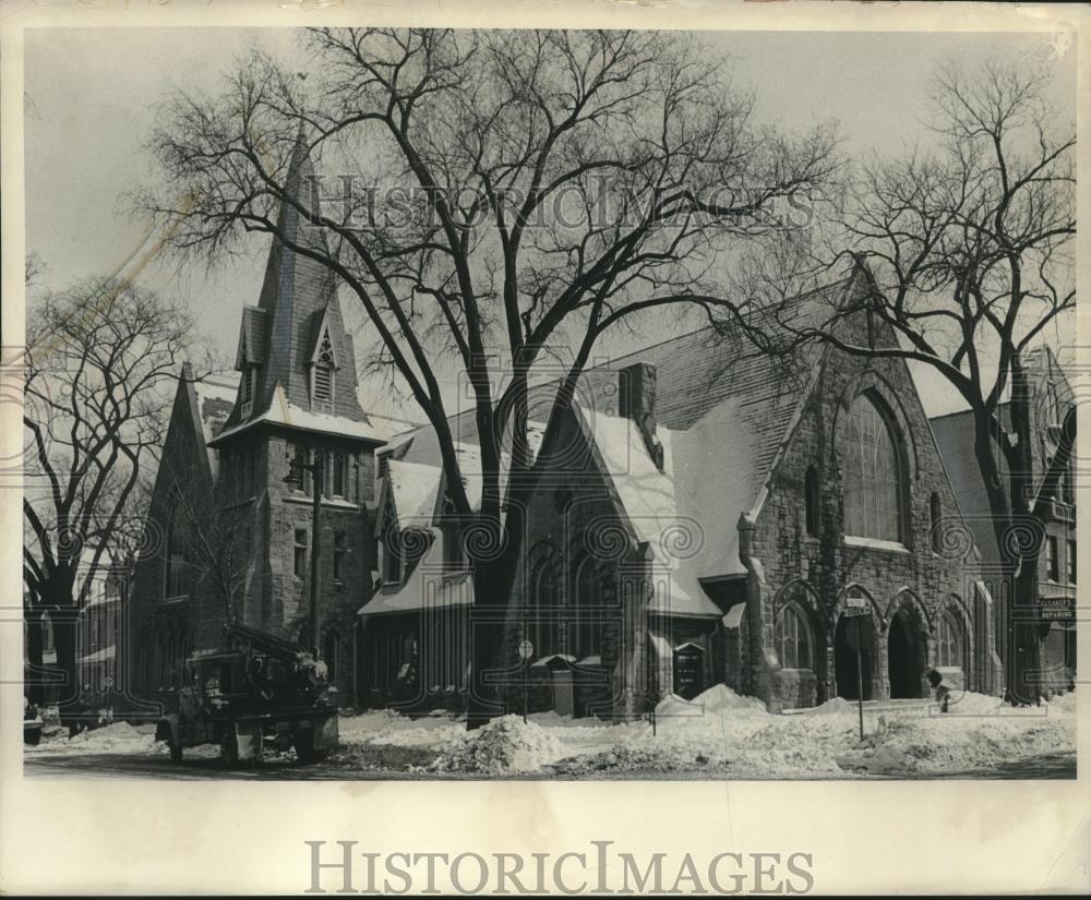 1965 Press Photo An exterior view of The First Unitarian Church - mjc23726