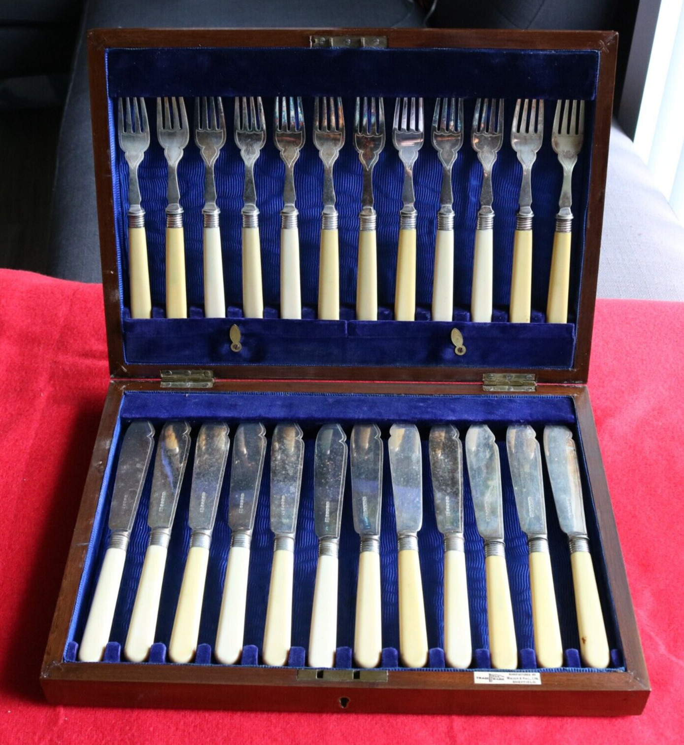 Vtg Walker & Hall Sheffield EPNS 24 Piece Knife Fork Set In Wood Box Silverplate