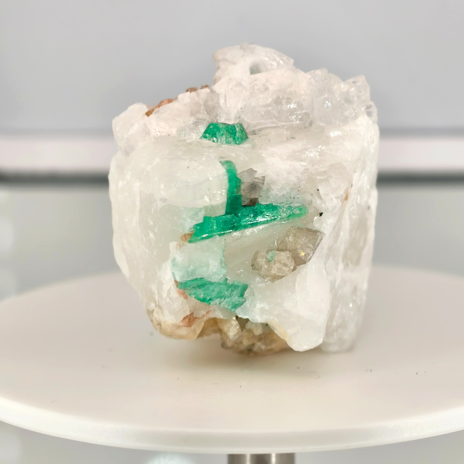 VERY CLEAR NATURAL EMERALD CRYSTAL ON MATRIX FROM MUZO - COLOMBIA 17.2 grams VERY CLEAR NATURAL EMERALD CRYSTAL ON MATRIX FROM MUZO - COLOMBIA 17.2 grams