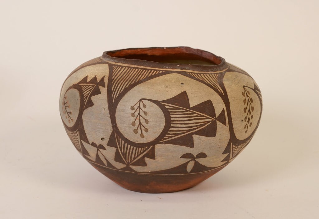 An Early Acoma Pueblo Pottery Jar ca 1910-1920  4.75