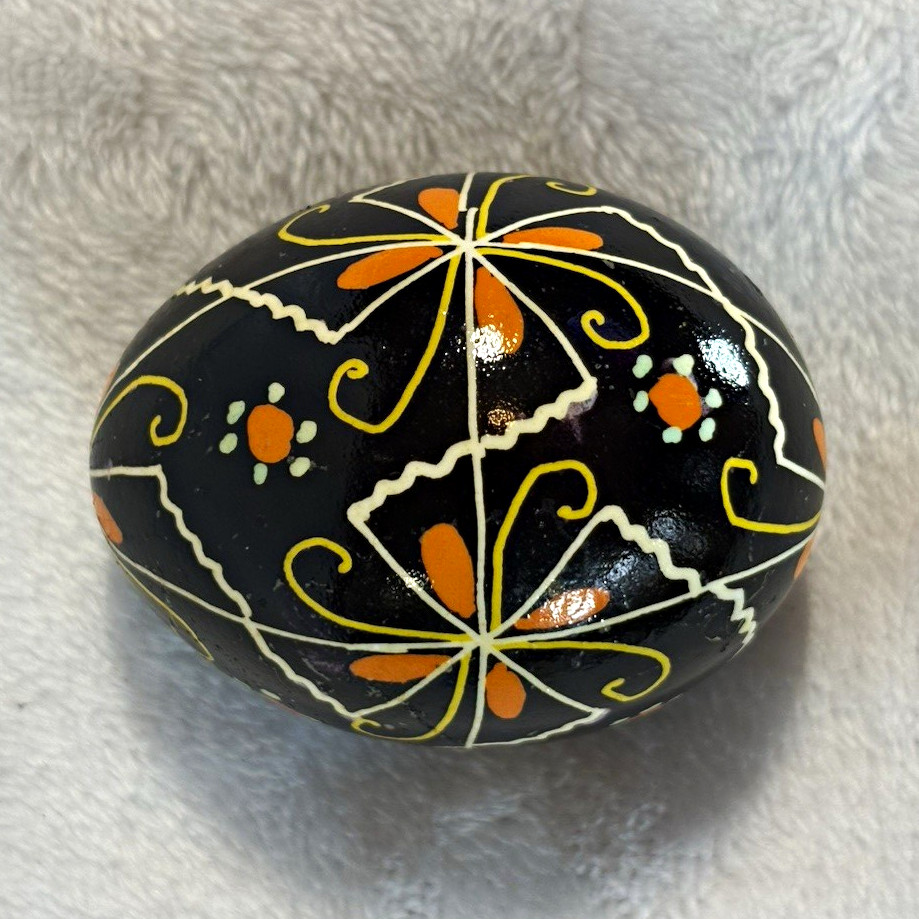 Traditional Ukrainian Pysanka Hand Written Batik Easter Egg Collectible Traditional Ukrainian Pysanka Hand Written Batik Easter Egg Collectible