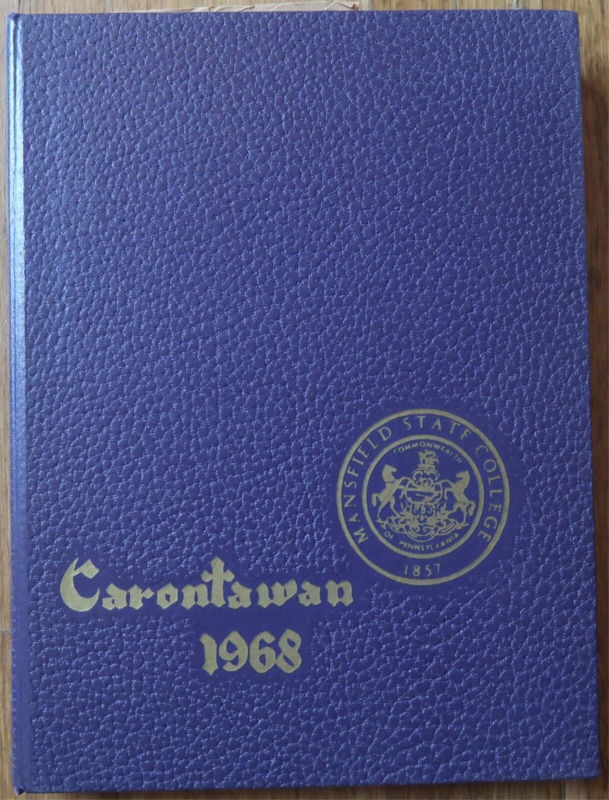1968 MANSFIELD STATE COLLEGE PENNSYLVANIA THE CARONTAWAN YEARBOOK VERY NICE V1