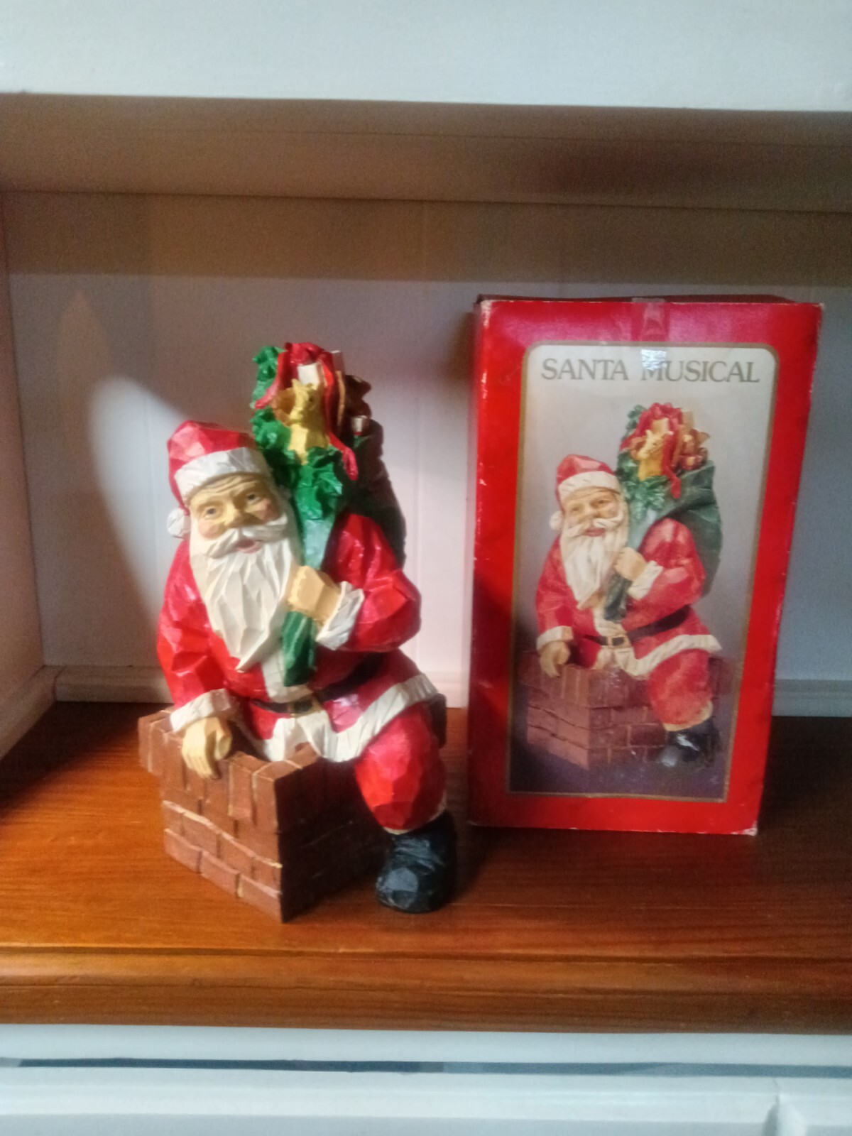 Vintage 93\' Herald Santa Musical Faux Wood Christmas Decor Figure 10\