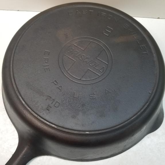 Ca. 1909-1929 No.9 GRISWOLD Slant Logo 