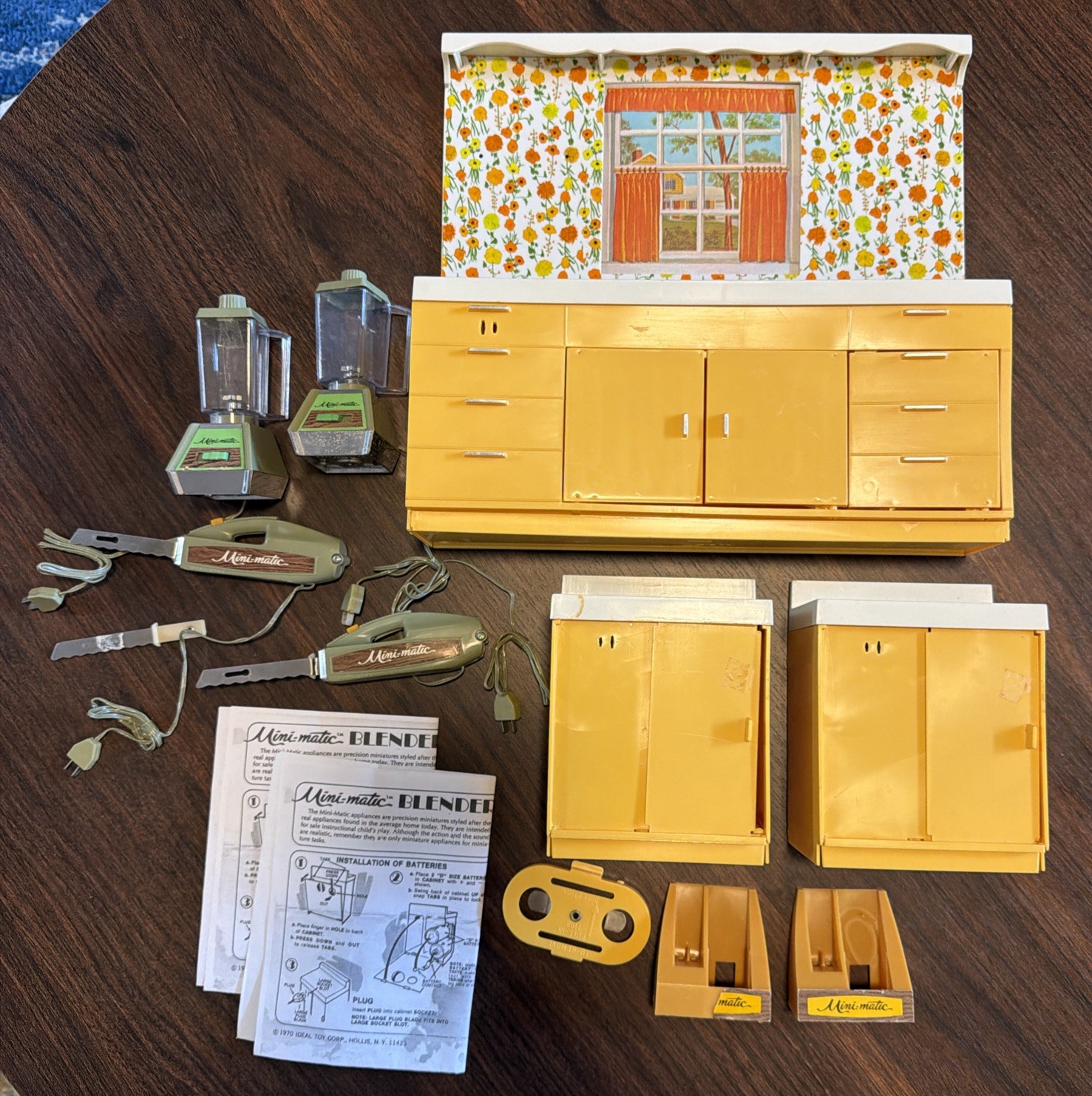 Vtg Mini-Matic Kitchen w/ 2 Blenders & 2 Carvers - Untested