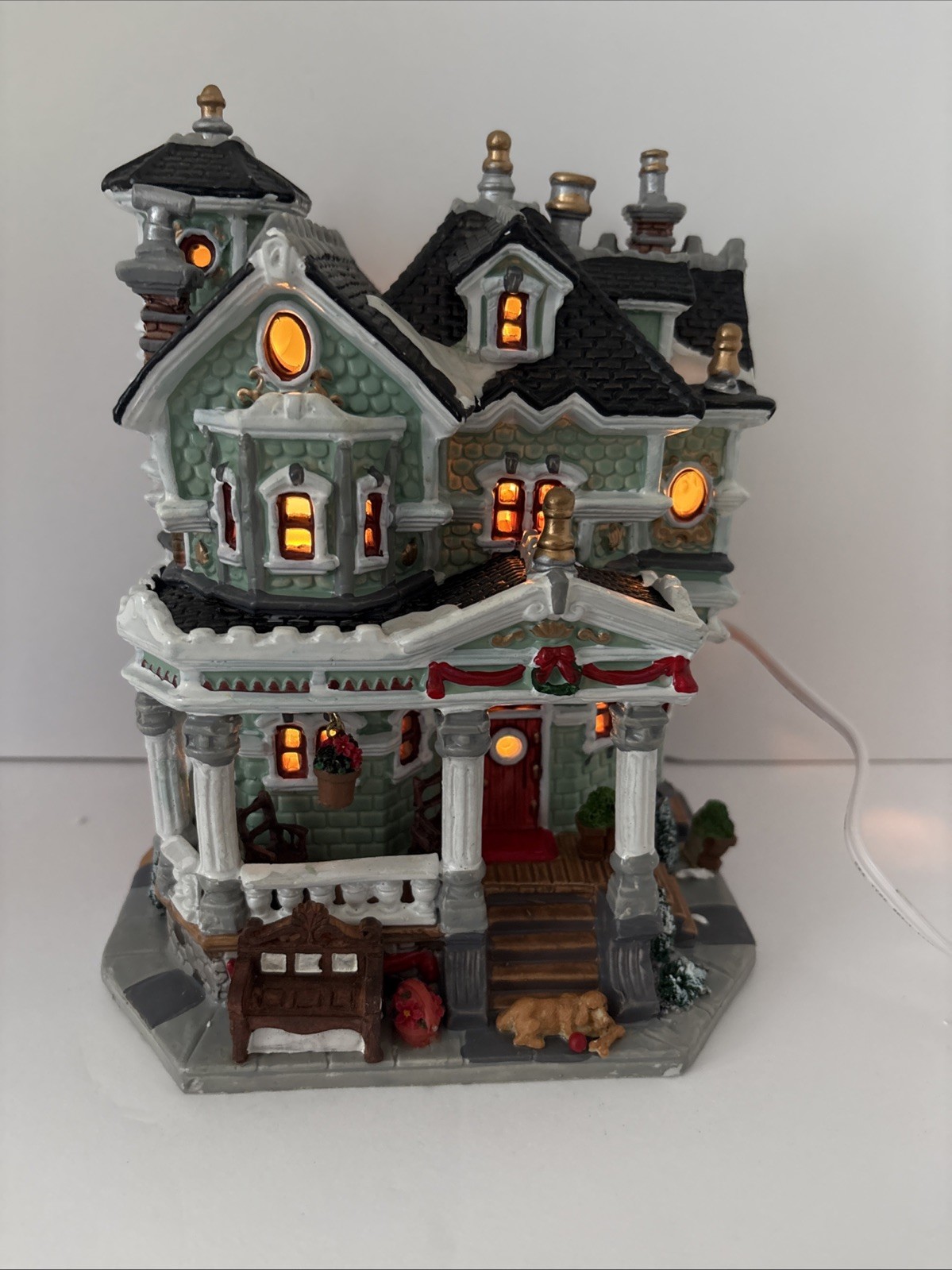2004 LEMAX CHRISTMAS VILLAGE COLLECTION GREGORYS MANOR WITH CORD TESTED B38 2004 LEMAX CHRISTMAS VILLAGE COLLECTION GREGORYS MANOR WITH CORD TESTED B38