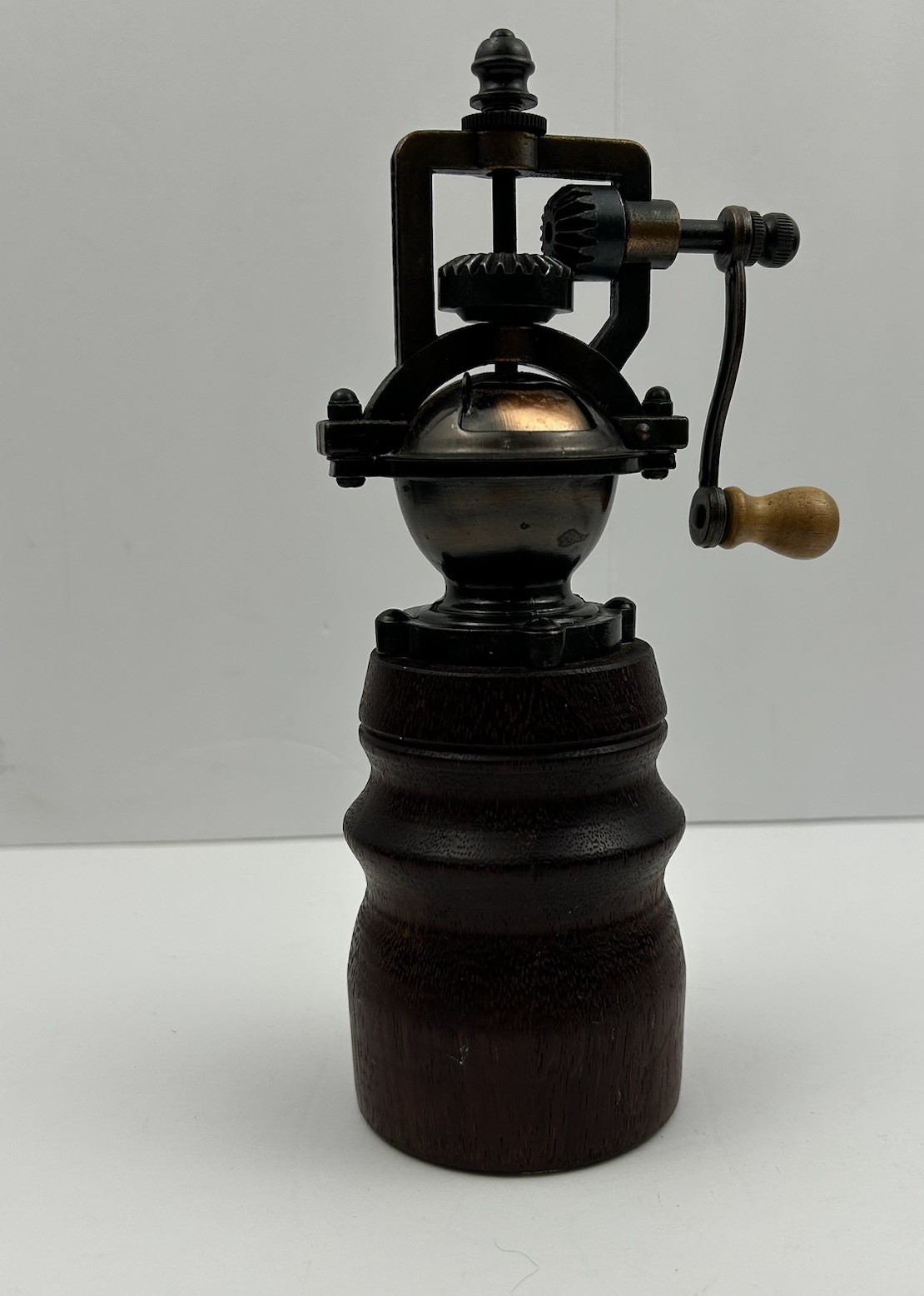 Antique Style Hand Crank Pepper Mill Grinder Vintage Copper Wood Mechanism A205 Antique Style Hand Crank Pepper Mill Grinder Vintage Copper Wood Mechanism A205