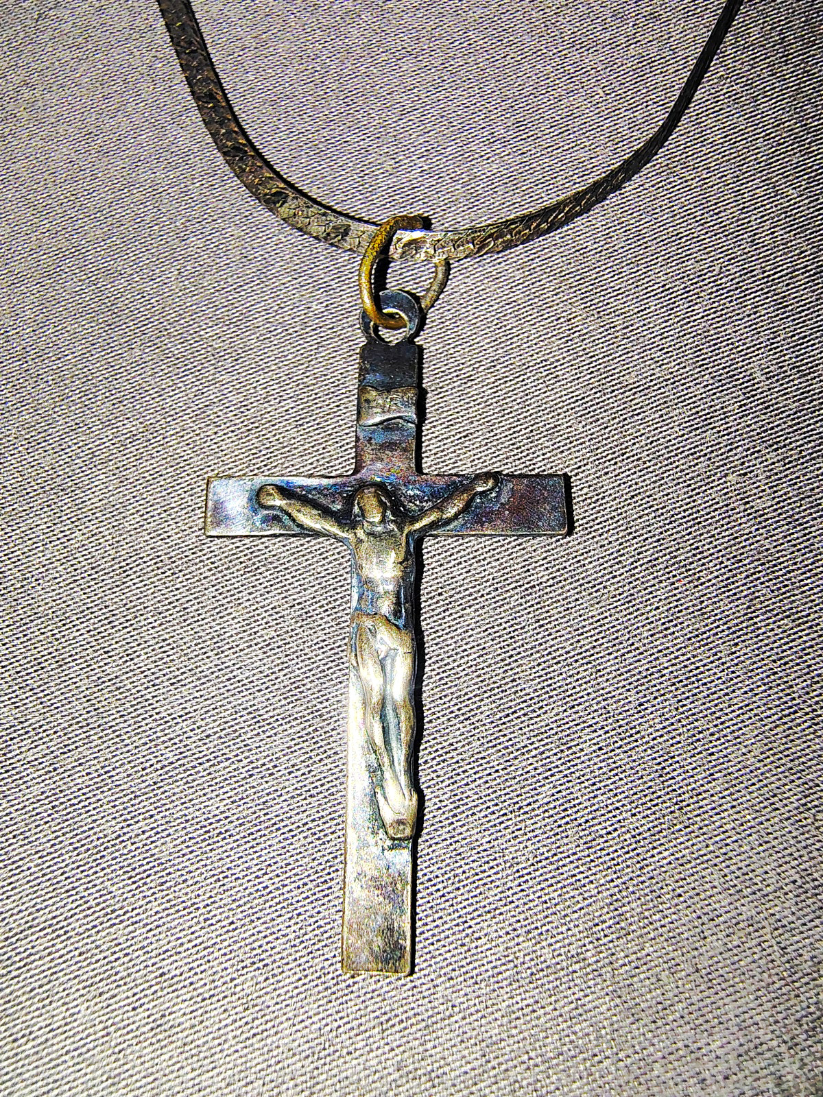 Vintage 925 Sterling Silver Italian Herringbone Chain Crucifix Necklace-Italy Vintage 925 Sterling Silver Italian Herringbone Chain Crucifix Necklace-Italy