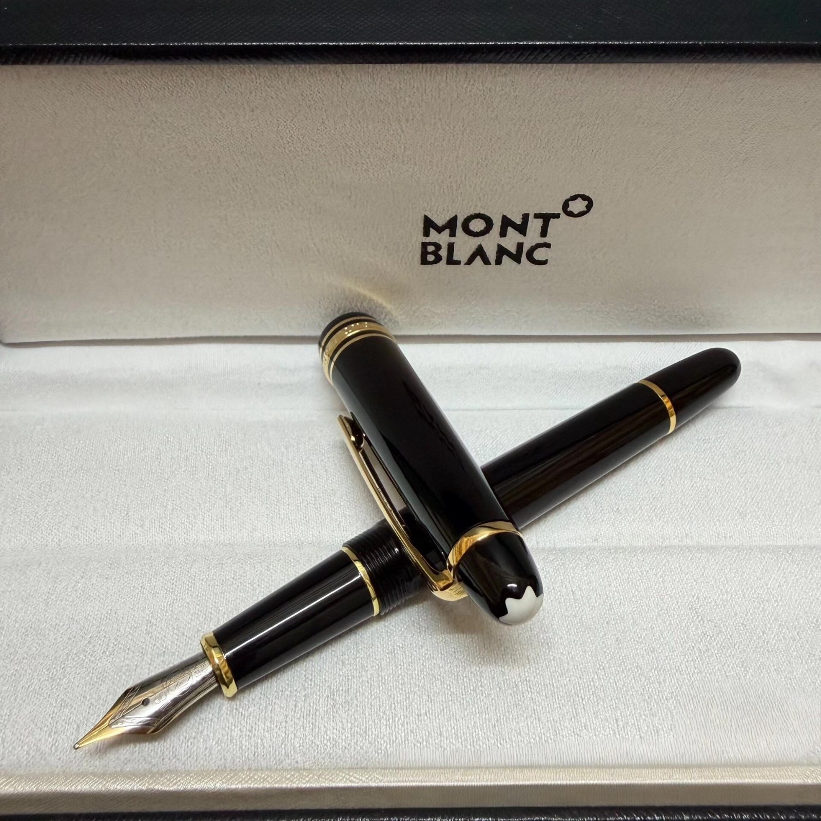 MB Meisterstück Fountain Pen Black Gold Trim with Gift Box