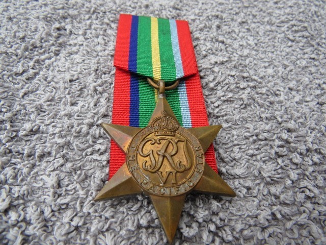 UNNAMED WW 2 PACIFIC STAR MEDAL WITH RIBBON IN PLASTIC WALLET (E5)