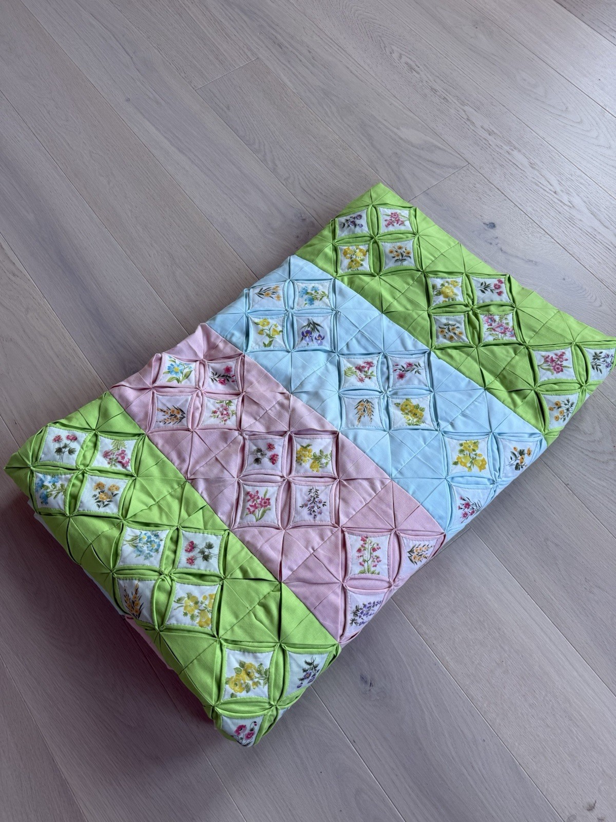 Stunning LARGE Vintage Floral Cathedral Quilt handmade 76” x 116” Pink Green Stunning LARGE Vintage Floral Cathedral Quilt handmade 76” x 116” Pink Green
